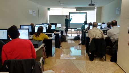 Participantes en la segunda sesión del taller aprendiendo a realizar búsquedas espaciales en el Portal de Datos